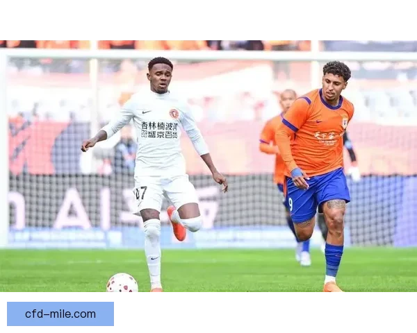 泽卡重伤后涅槃归来赛季末段复出首秀点燃泰山球迷希望与激情