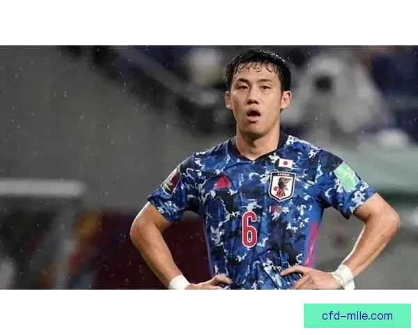 远藤航化身红军中场铁闸以精准拦截撑起利物浦防线稳定与节奏核心